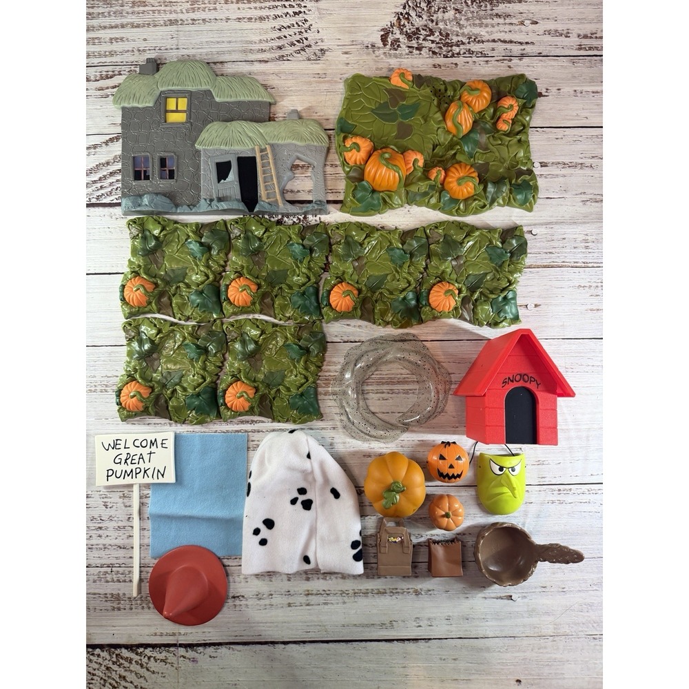 Snoopy Peanuts The Great Pumpkin Charlie Brown Replacement Bases Memory Lane Lot